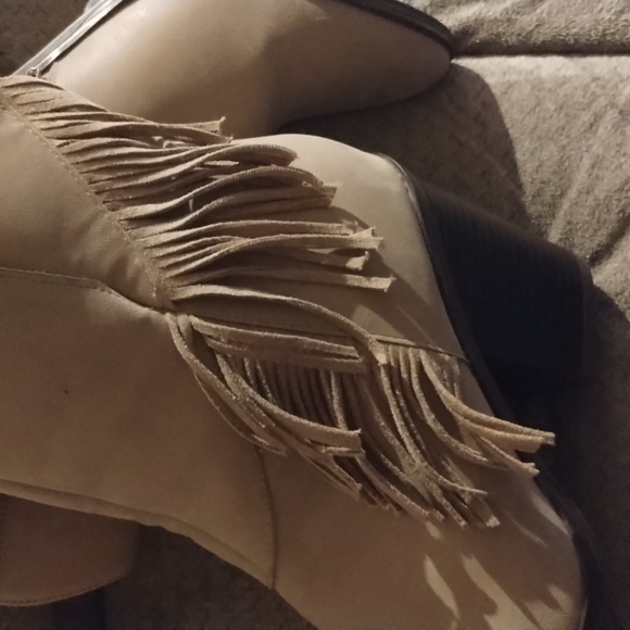 Maurices tan boots - Picture 7 of 8